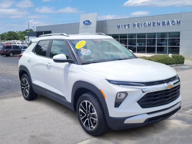 2025 Chevrolet TrailBlazer LT in Summit White — front three-quarter view